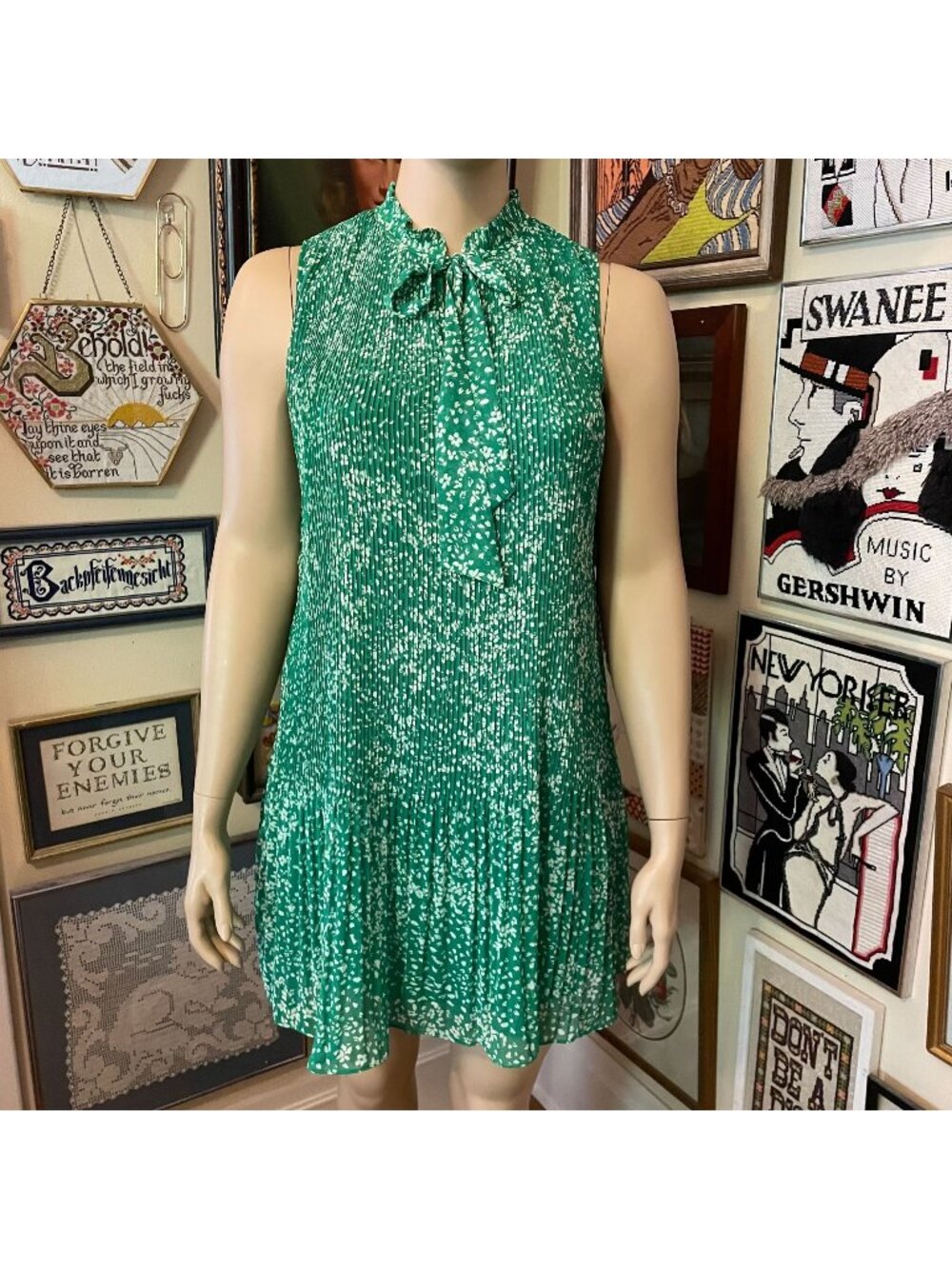 NWT DKNY Womens Green & White Sleeveless Pleated Floral Dress Size 12